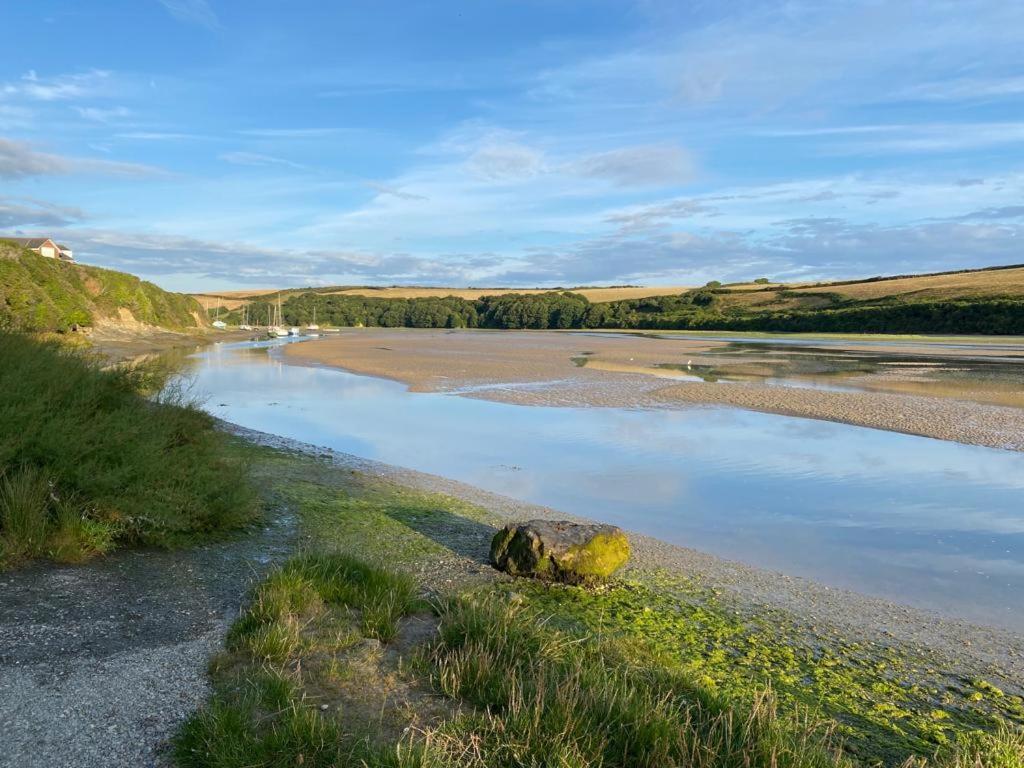 1 Chatsworth Riverscape Apartments - Riverview Apartment In Great Location With Free Parking Overlooking The Gannel Just A Short Walk From Newquays Incredible Beaches And Local Amenities New Quay Exteriör bild