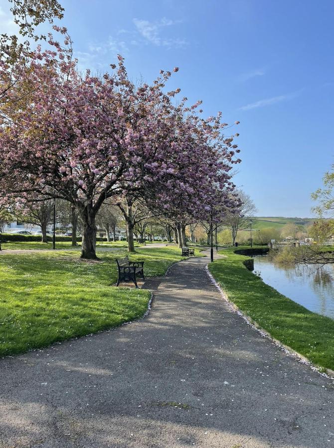 1 Chatsworth Riverscape Apartments - Riverview Apartment In Great Location With Free Parking Overlooking The Gannel Just A Short Walk From Newquays Incredible Beaches And Local Amenities New Quay Exteriör bild